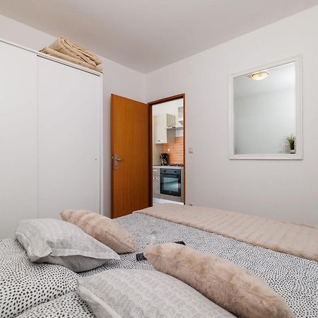 Apartments Luna ซริกเวนิซา ภายนอก รูปภาพ