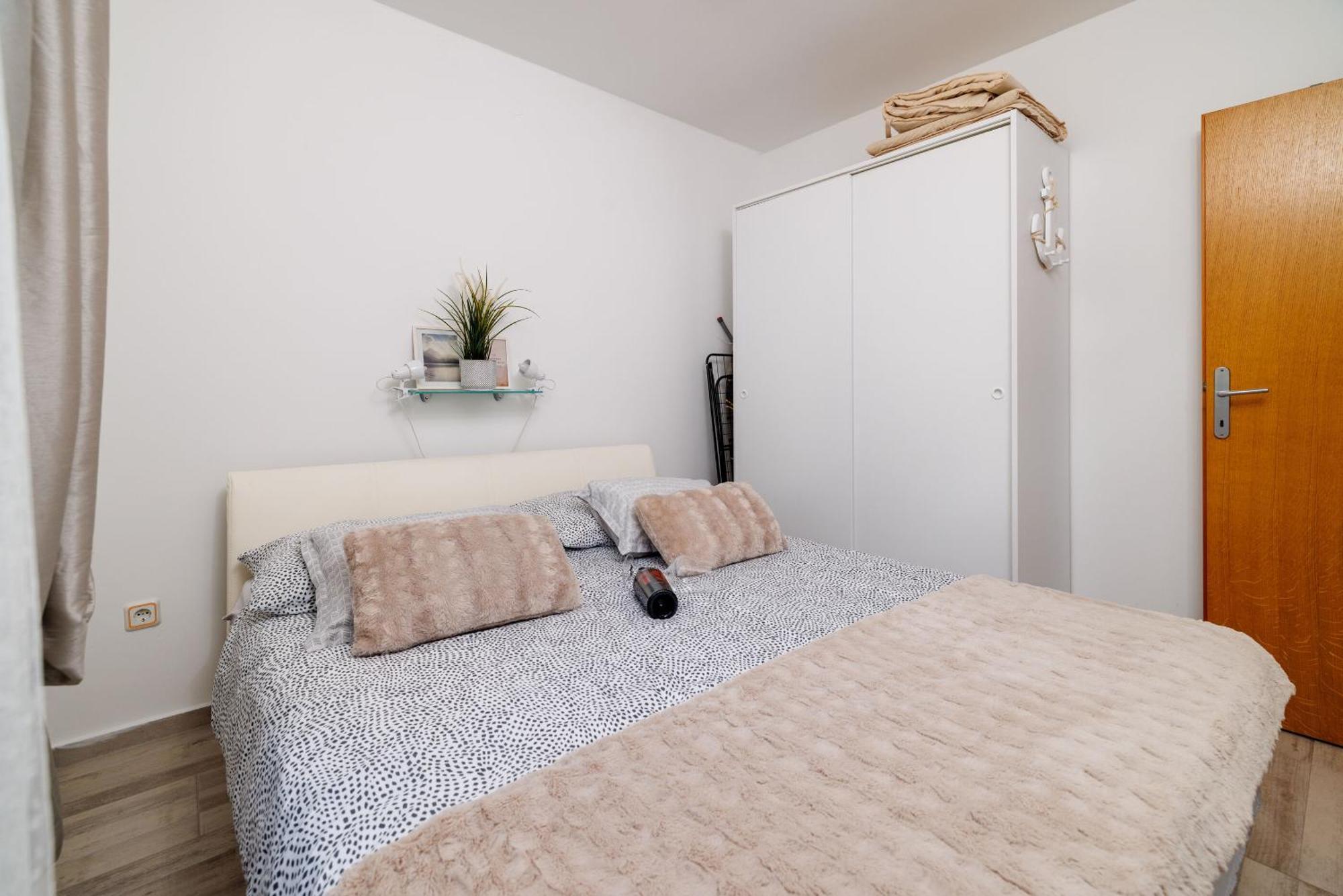 Apartments Luna ซริกเวนิซา ภายนอก รูปภาพ