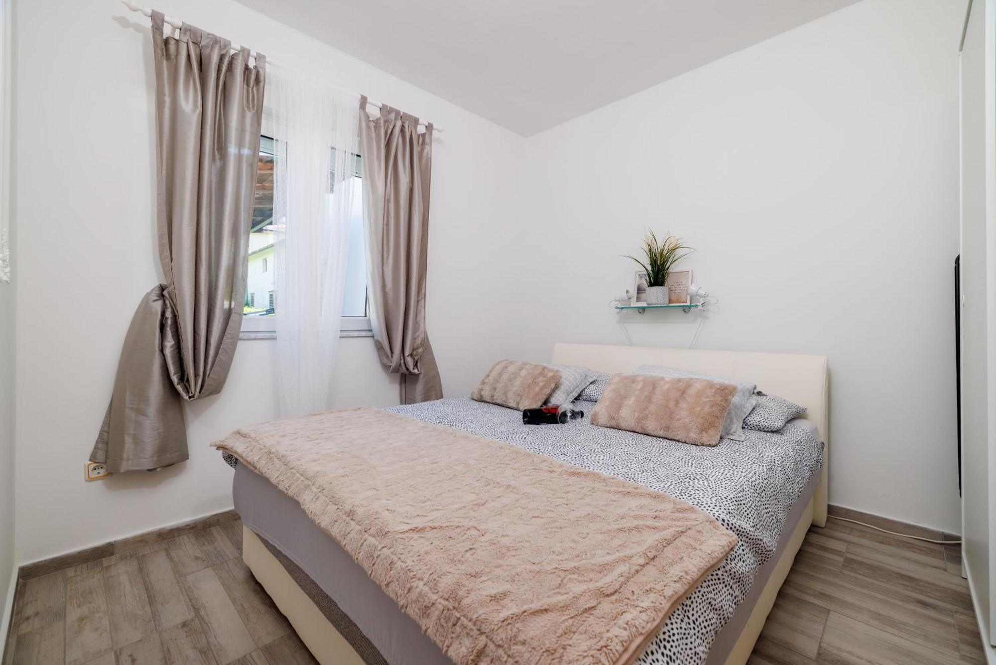 Apartments Luna ซริกเวนิซา ภายนอก รูปภาพ
